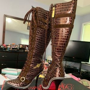 Apple Bottom Heeled Boots